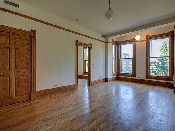 2nd image of 2638 N Lincoln Ave APT 2