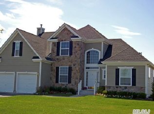 49 Star Flower Row, Riverhead, NY 11901