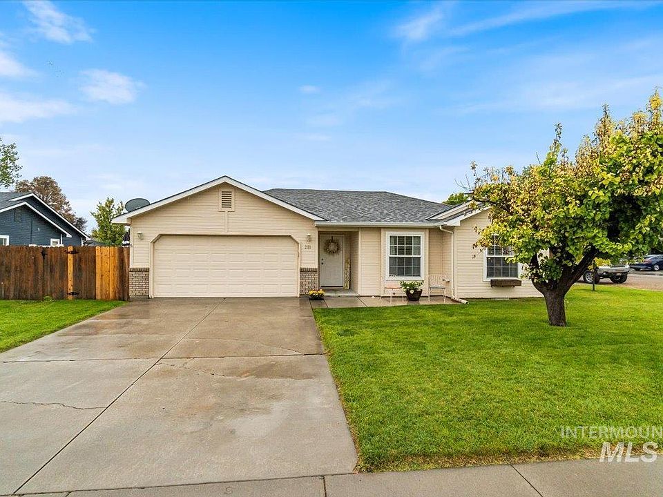 1st image of 211 Dusk Ct