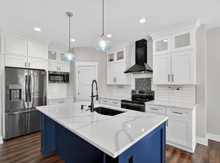 2590 Serenity Dr, Waukee, IA 50263