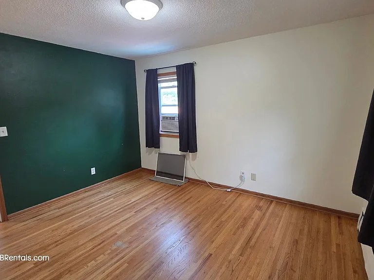 727 Thomas Ave N #2 — Photo 16