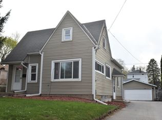 950 Perkins Ave, Waukesha, WI 53186