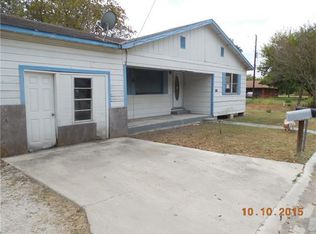 1402 Cummings St, Luling, TX 78648