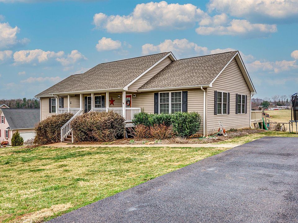 1st image of 206 Oak Meadows Dr