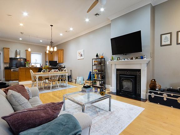 5th image of 7 Worthington St #1