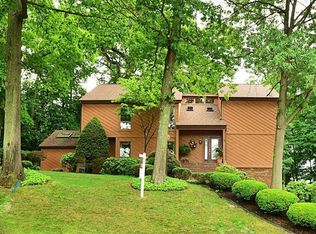 475 Sharon Rd, Coraopolis, PA 15108