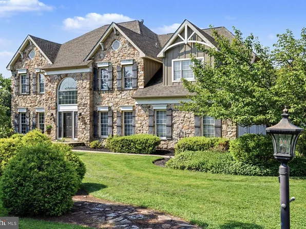 9 Sunrise Dr, Doylestown, PA 18901