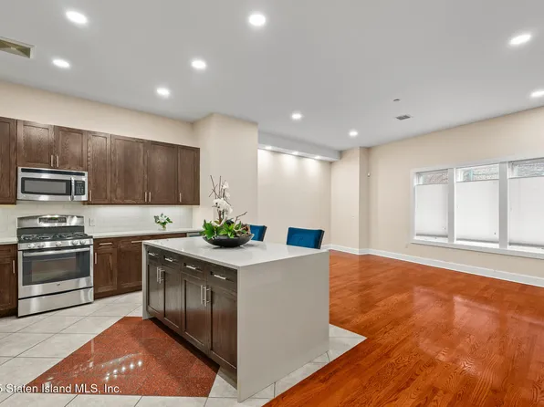 90 Bay Street Lndg APT 1F, Staten Island, NY 10301