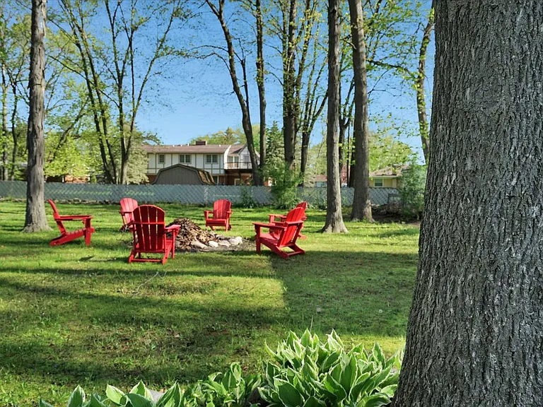 457 E Hurst Dr — Photo 26