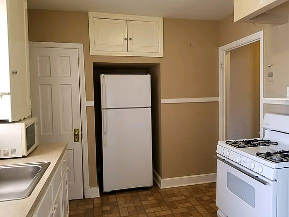 3rd image of 5829 Prospect Avenue # Second Floor