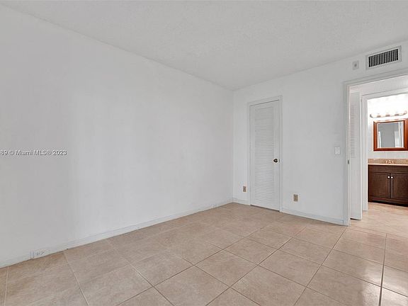 3rd image of 1023 Ellesmere #1023-B