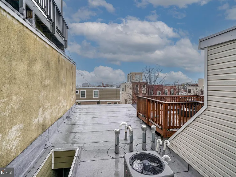 939 S Baylis St — Photo 44