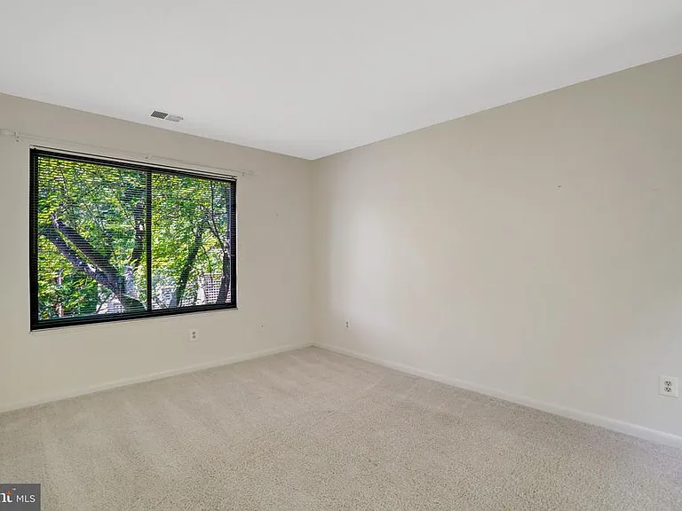 203 W Glendale Ave — Photo 40