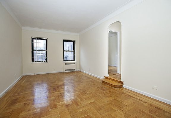2nd image of 155 W 71st St #5