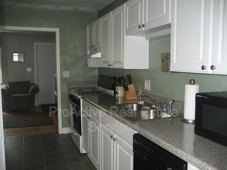 725B Carolina Ave — Photo 4