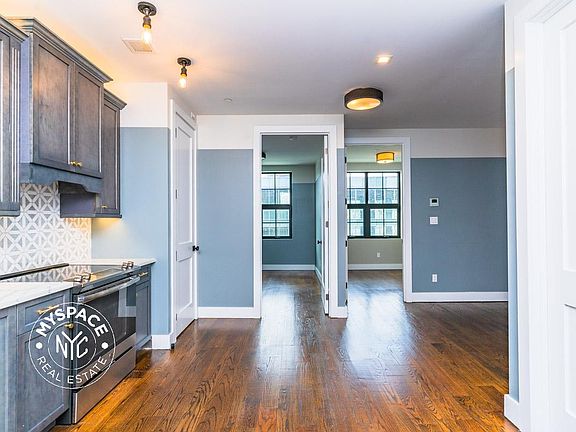 4th image of 187 Kent Ave #906