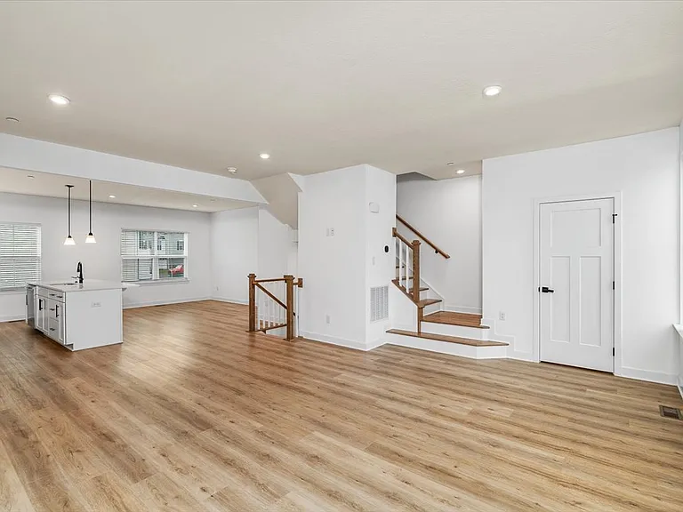 9001 Hickory Rd — Photo 6