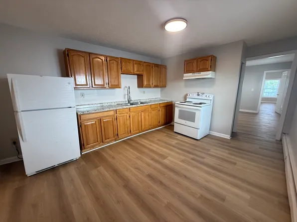 16 Prospect St APT 1E, Athol, MA 01331