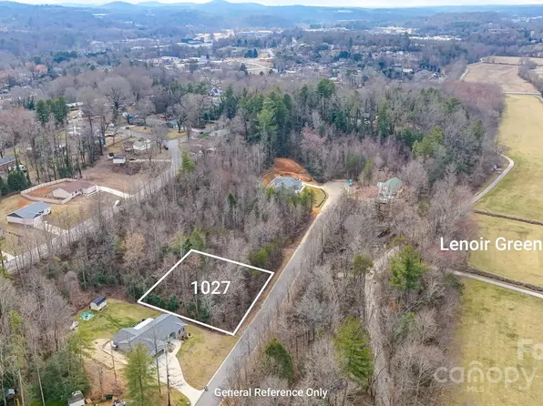 1027 Williamsburg Dr NE, Lenoir, NC 28645