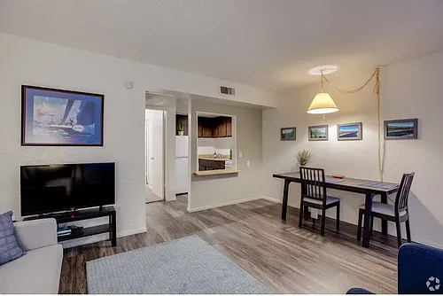 Chateau Gardens Apartments Photo 1