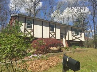 356 Candlewood Lake Rd N, New Milford, CT 06776