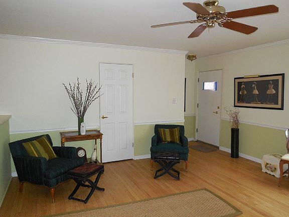 5th image of 1 Garden Dr APT 2