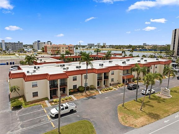 3rd image of 10365 Paradise Blvd APT 1