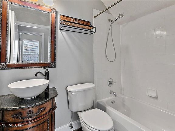 5th image of 291 SILVER GLEN Avenue
