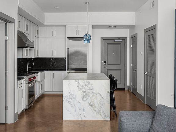 3rd image of 1616 W End Ave #2609
