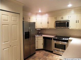 18 Rutland Ct, Red Bank, NJ 07701