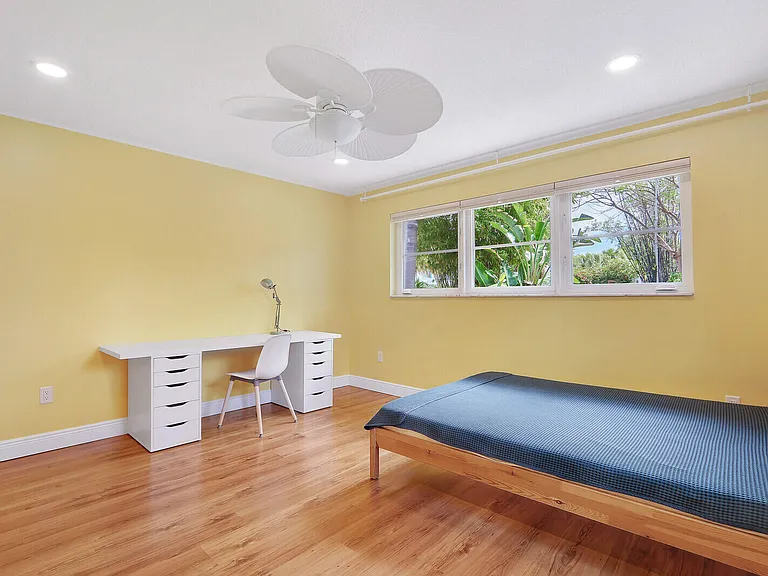 721 N Lakeside Dr — Photo 28