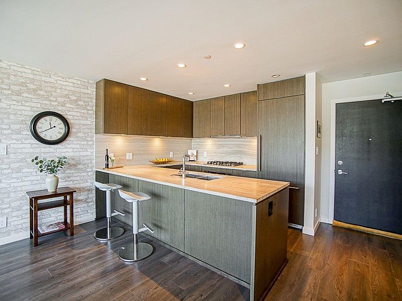 North Vancouver Apartment for rent - 2 Bedrooms — photo 8