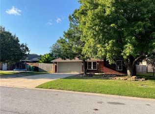 818 Tyler St, Centerton, AR 72719