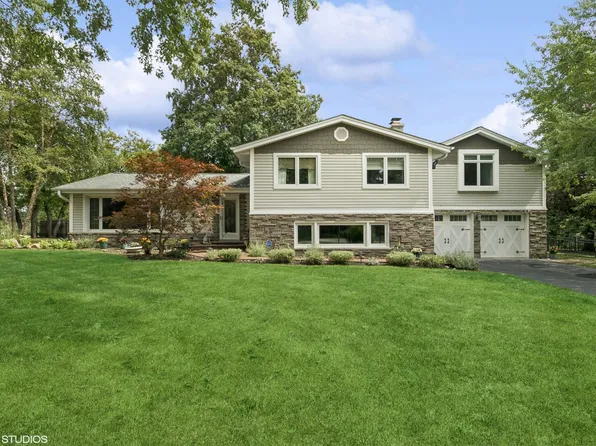 35 Ferndale Rd, Deer Park, IL 60010