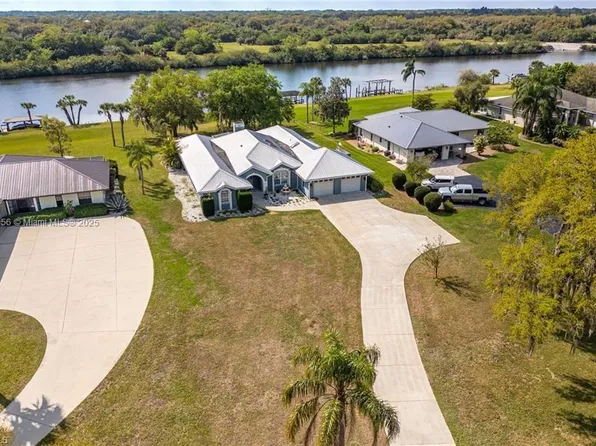 1261 Riverbend Dr, Labelle, FL 33935