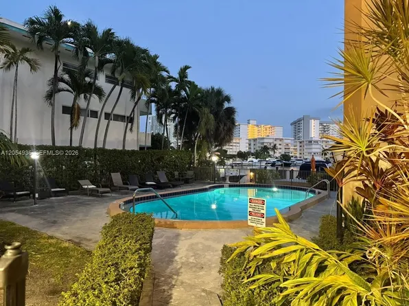 2420 Diana Dr APT 302, Hallandale, FL 33009