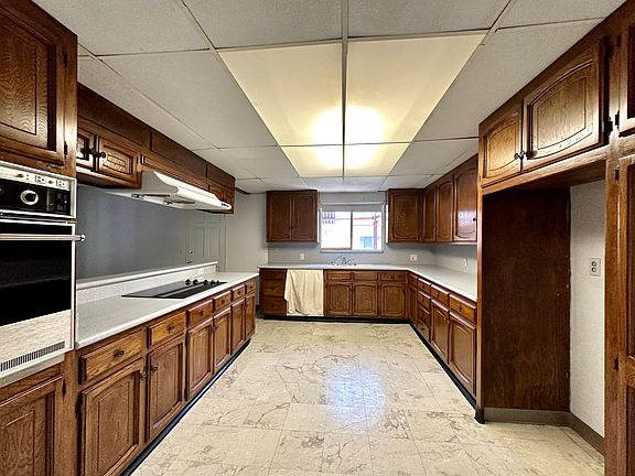 4th image of 829 W Mabel Ave