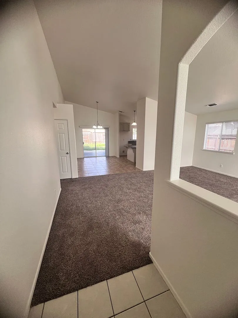 Available Now - Newly Updated Home — Photo 2