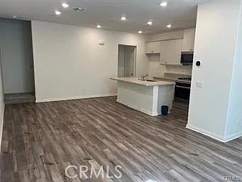 3 bed, 2.5 bath, 1555 sqft, $3,200 — Photo 2