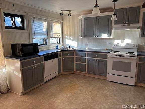 5th image of 300 W 7th St