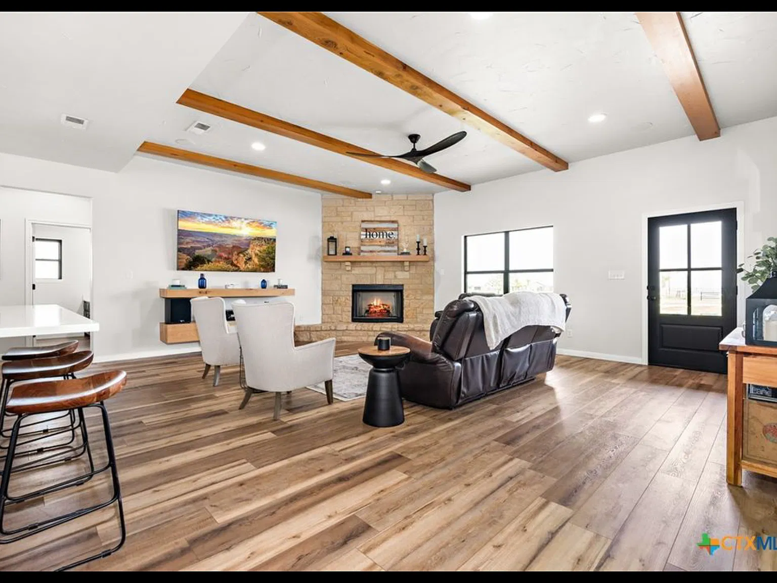 3 bed, 2400 sqft, $1,200 — Photo 3