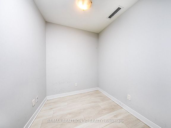 5th image of 2221 Yonge St #313