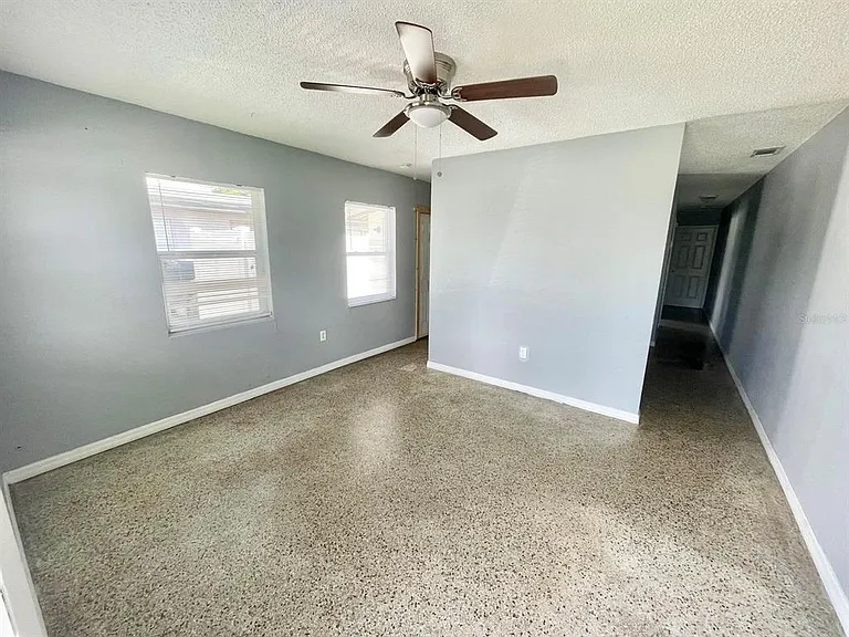 4615 Edgewater Dr — Photo 3