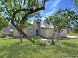 105 River Blf, Castroville, TX 78009