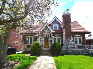 7048 Clayton Rd, Saint Louis, MO 63117