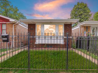 10502 S Hoxie Ave, Chicago, IL 60617
