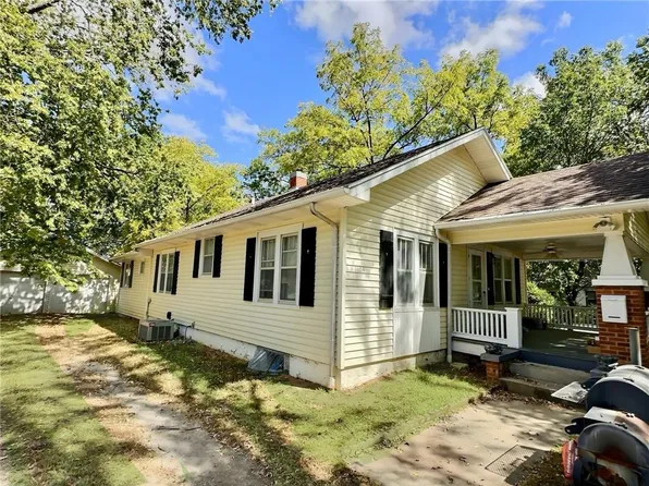 1104 W Walnut St, Nevada, MO 64772