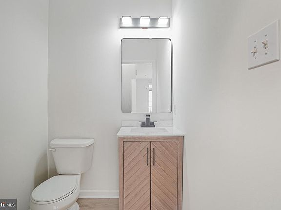 4th image of 326 Jefferson Ave #26