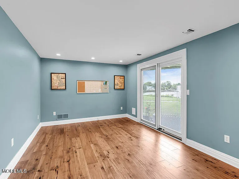 55 Sunset Ave — Photo 21