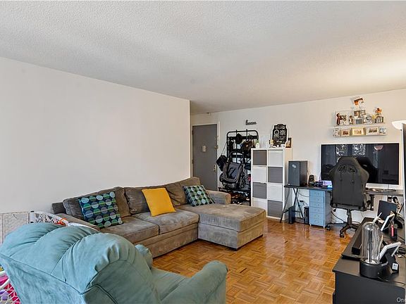 2nd image of 2550 Olinville Ave APT 6L